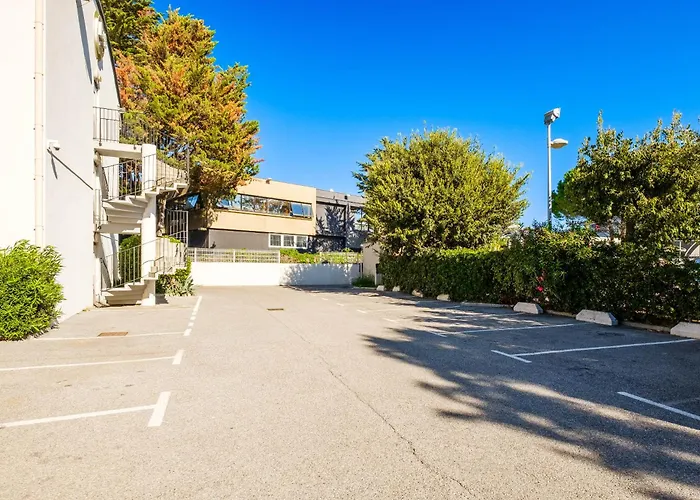 B&B Hotel Villeneuve Loubet Plage
